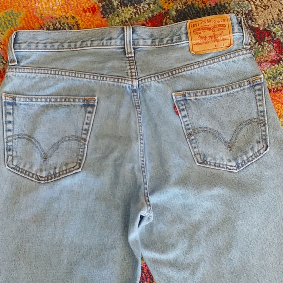 LEVI'S  550 34X34  Men's Relaxed Fit 100% Cotton  Lighter Wash Jeans EUC - Picture 8 of 8